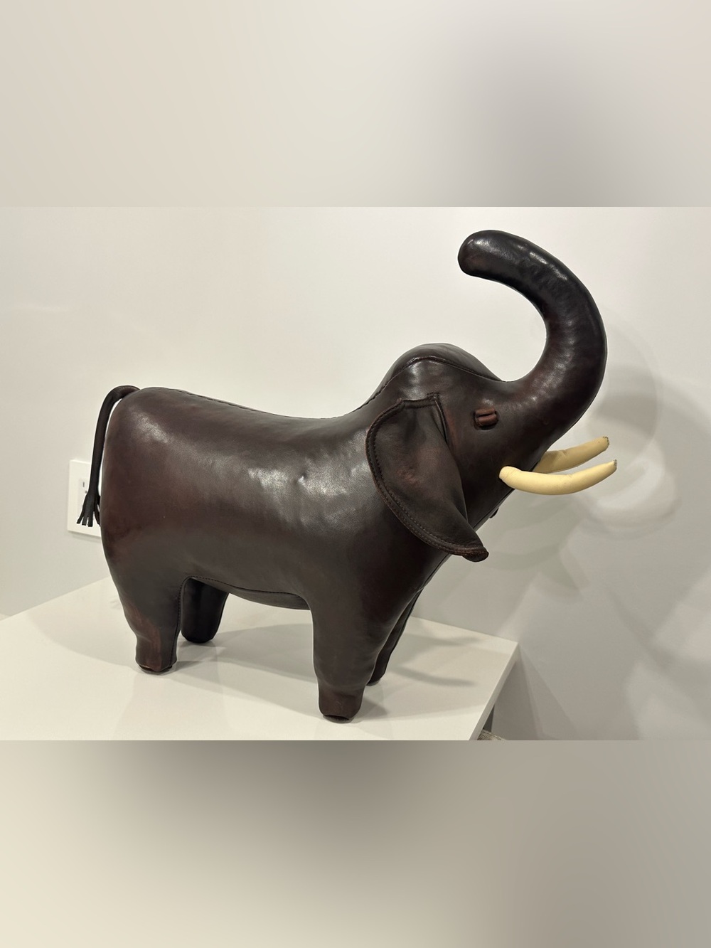 Omersa Standard Leather Brown Elephant
Home Accent H: 51cm, L: 52cm, W: 23cm - Picture 16 of 16